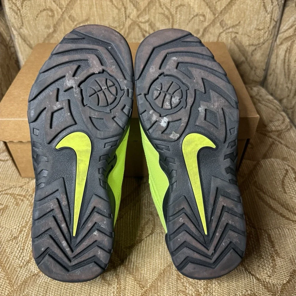 FQ3000-700 Supreme Nike SB Darwin‎ Low Green Volt Black White Fluorescent Size 8